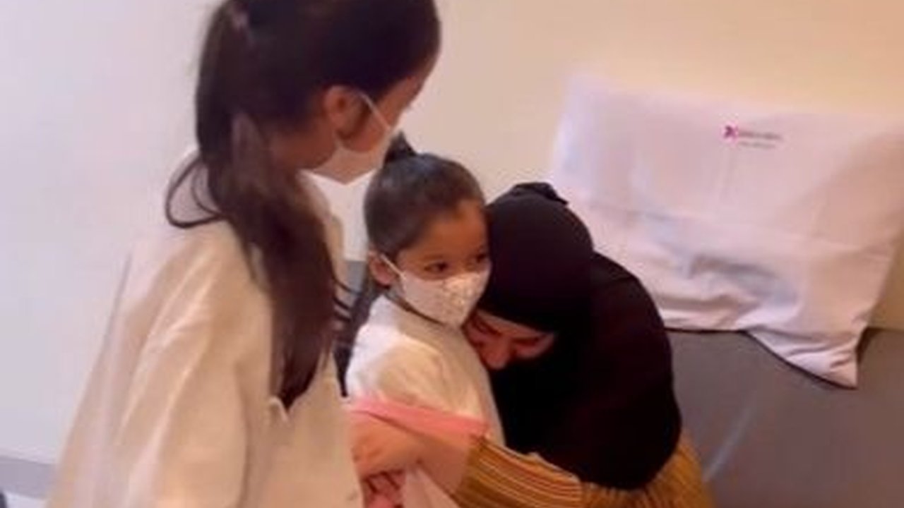 Potret Proses Persalinan Tasyi Athasyia Menyambut Kelahiran Anak Keempat, Didampingi Ibu dan Mertua