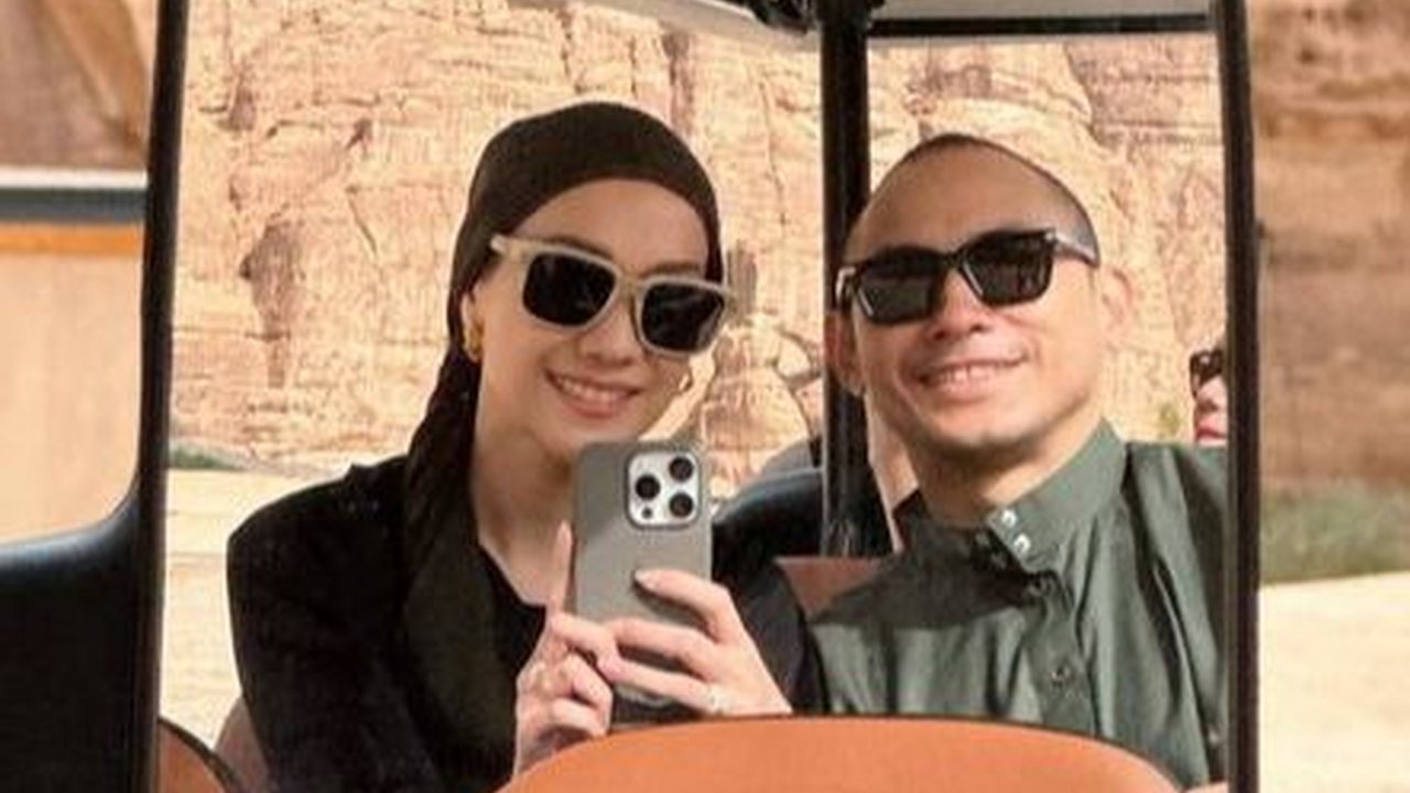 Delapan Potret Bunga Citra Lestari Memperlihatkan Kedekatan Tiko Aryawardhana dengan Noah Sinclair di Al Ula