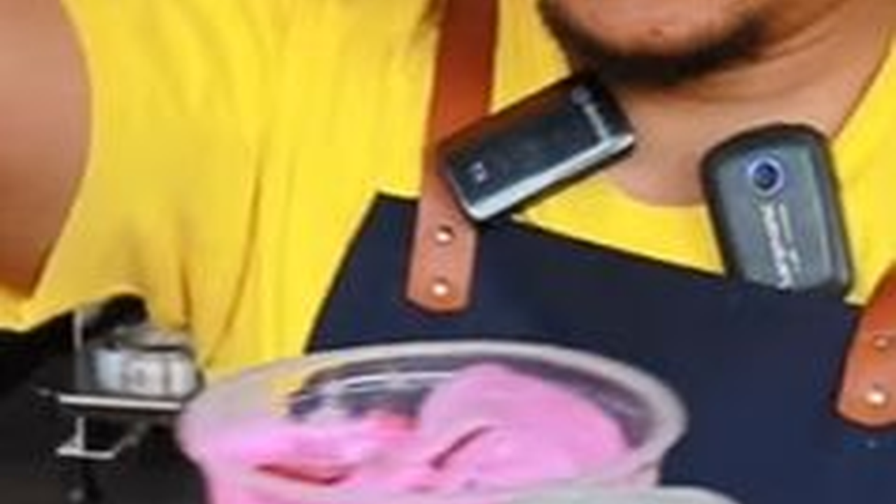Berkah di PHK Perusahaan, Mantan Pegawai Kantoran ini Jualan Es di Pinggir Jalan Kini jadi Bos Besar