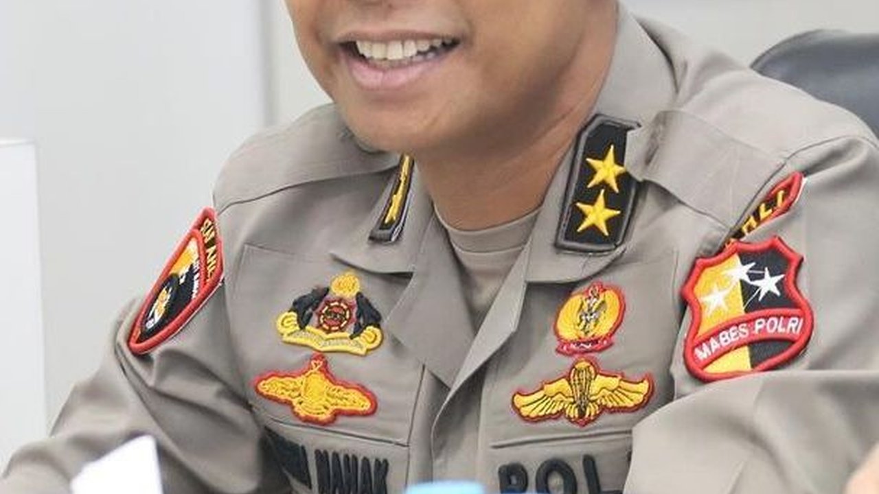 Potret Gagah Jenderal Polisi Peraih Adhi Makayasa 1990, Pose Kompak dengan Adik Asuh Bintang 2