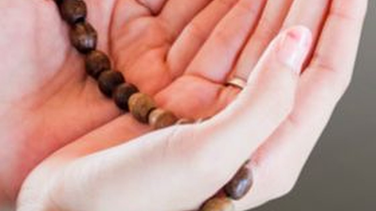 Doa Setelah Adzan Subuh hingga Usai Maghrib, Lengkap dengan Arti dan Keutamaannya