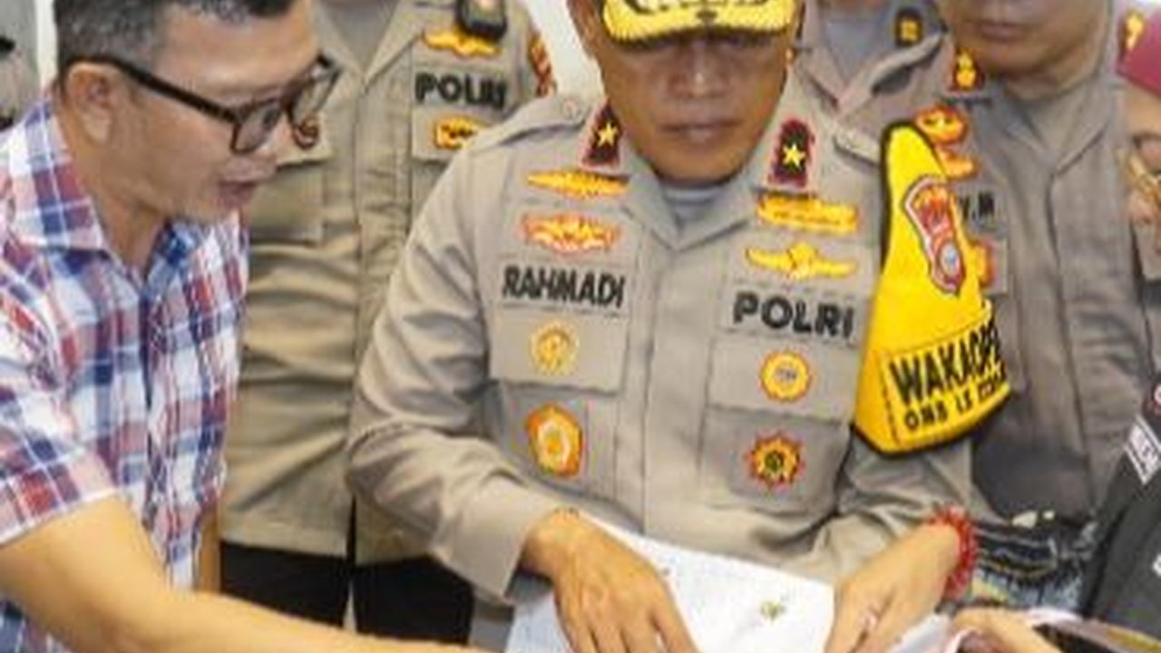 Wakapolda Riau Pantau Pelipatan Surat Suara di Kampar, Pastikan Keamanan Pemilu 2024