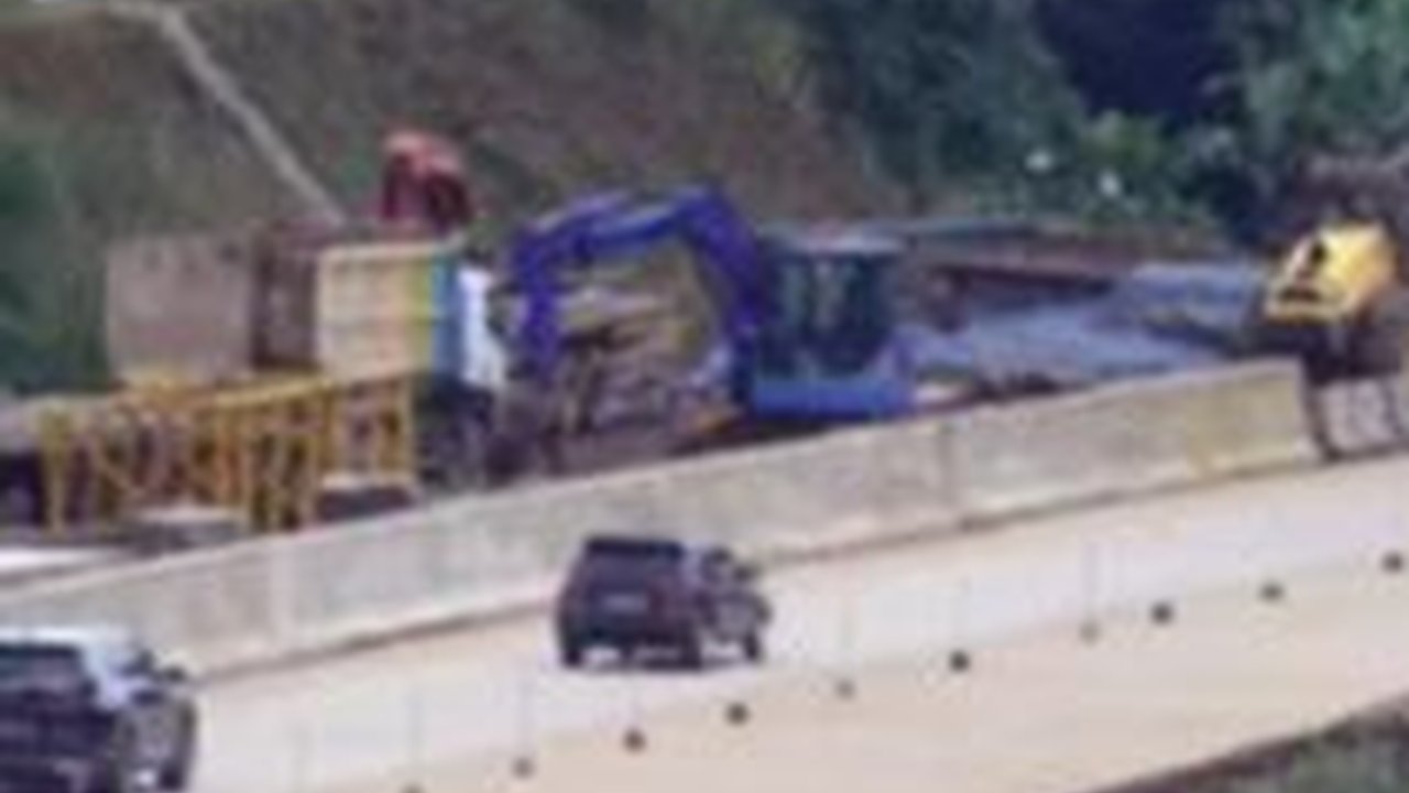 Bolehkah Sopir Bus Turunkan Penumpang di Pinggir Jalan Tol, Begini Penjelasannya