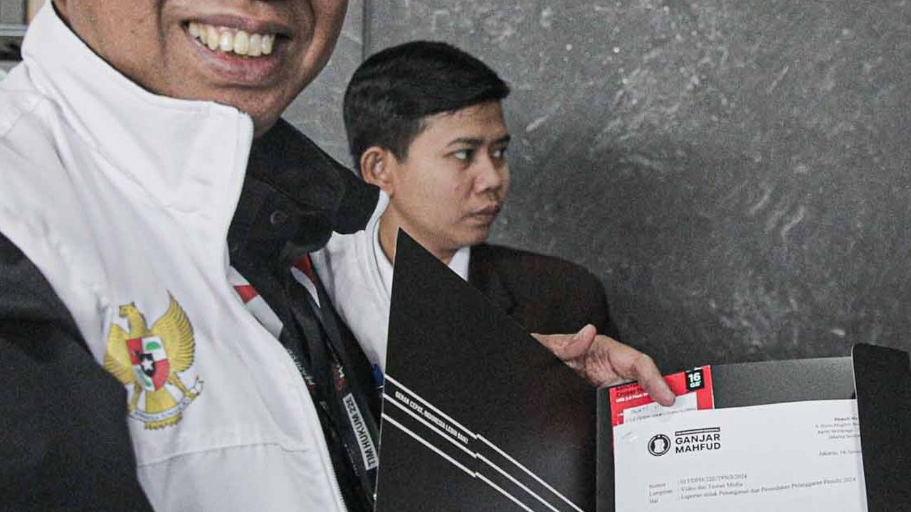 FOTO: Temukan Dugaan Kecurangan Pemilu, Tim Hukum TPN Ganjar-Mahfud Melapor ke Bawaslu RI
