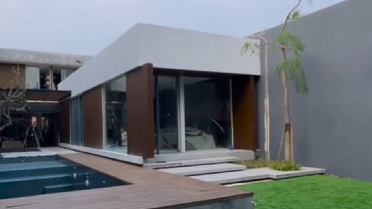 Mewah Bernuansa ala Vila di Bali, 8 Potret Rumah Baru Mona Ratuliu yang Luas dan Estetik Abis