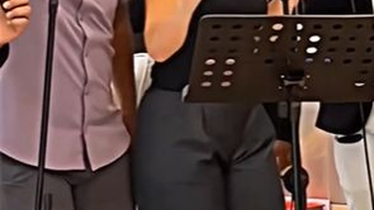 Gaya Santuy Jenderal Maruli Simanjuntak Nyanyi & Joged Bareng Sang Putri, Luwes Banget Bareng Besti