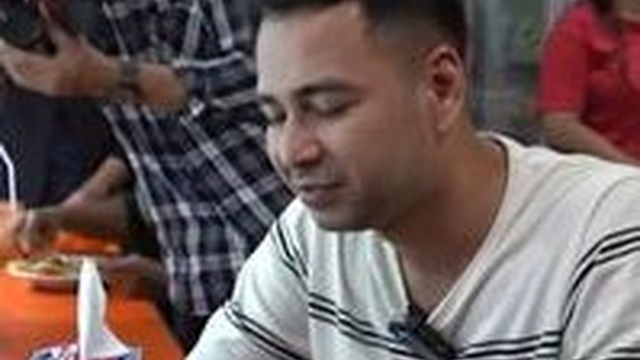 Berikut ini  9 Potret Artis Makan di Warteg,Terbaru Raffi Ahmad dan Menunya pun Kesukaan Kita-Kita