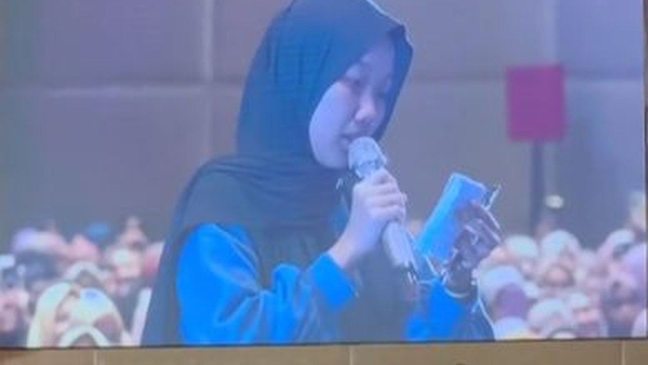 Kajian Rasa Stand Up, Momen Wanita Bertanya pada Ustaz Ini Bikin Ngakak Jemaah Lainnya