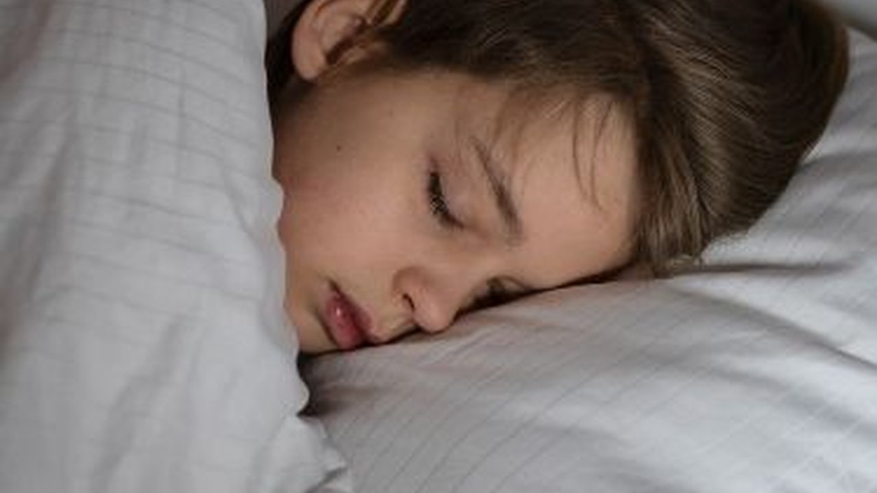 Cara Mengatasi Anak yang Sering Tidur Larut Malam, Ketahui Penyebabnya