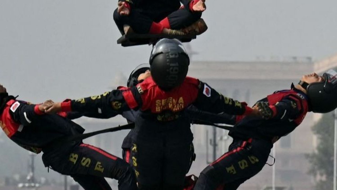 FOTO:  Persiapan Parade Hari Republik, Tentara Cantik India Pamer Manuver Menegangkan dan Menawan di Atas Motor