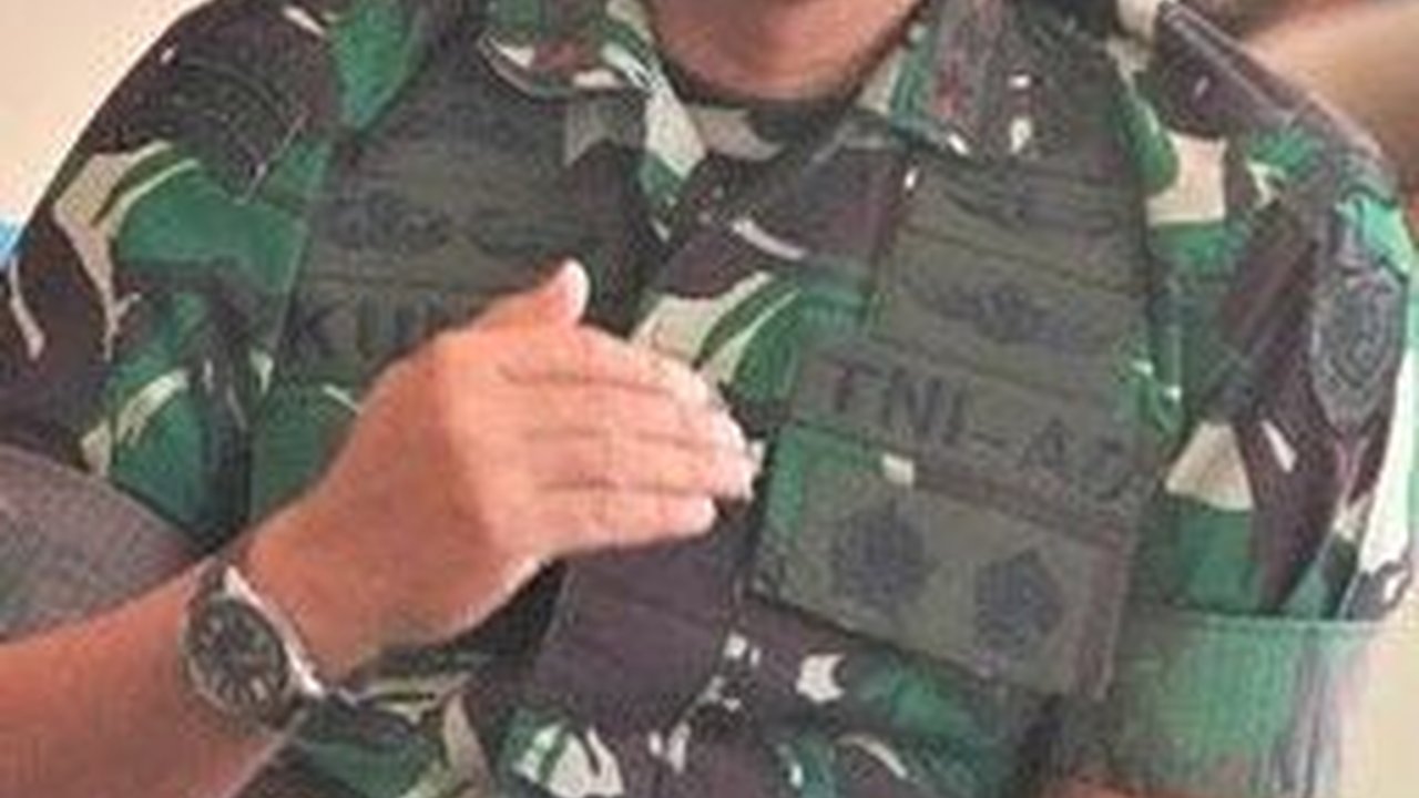 Momen Letda Kinan Anak Mayjen Kunto Bertemu Orangtua di Tempat Dinas, Cium Tangan lalu Dipeluk dan Dicium Hangat