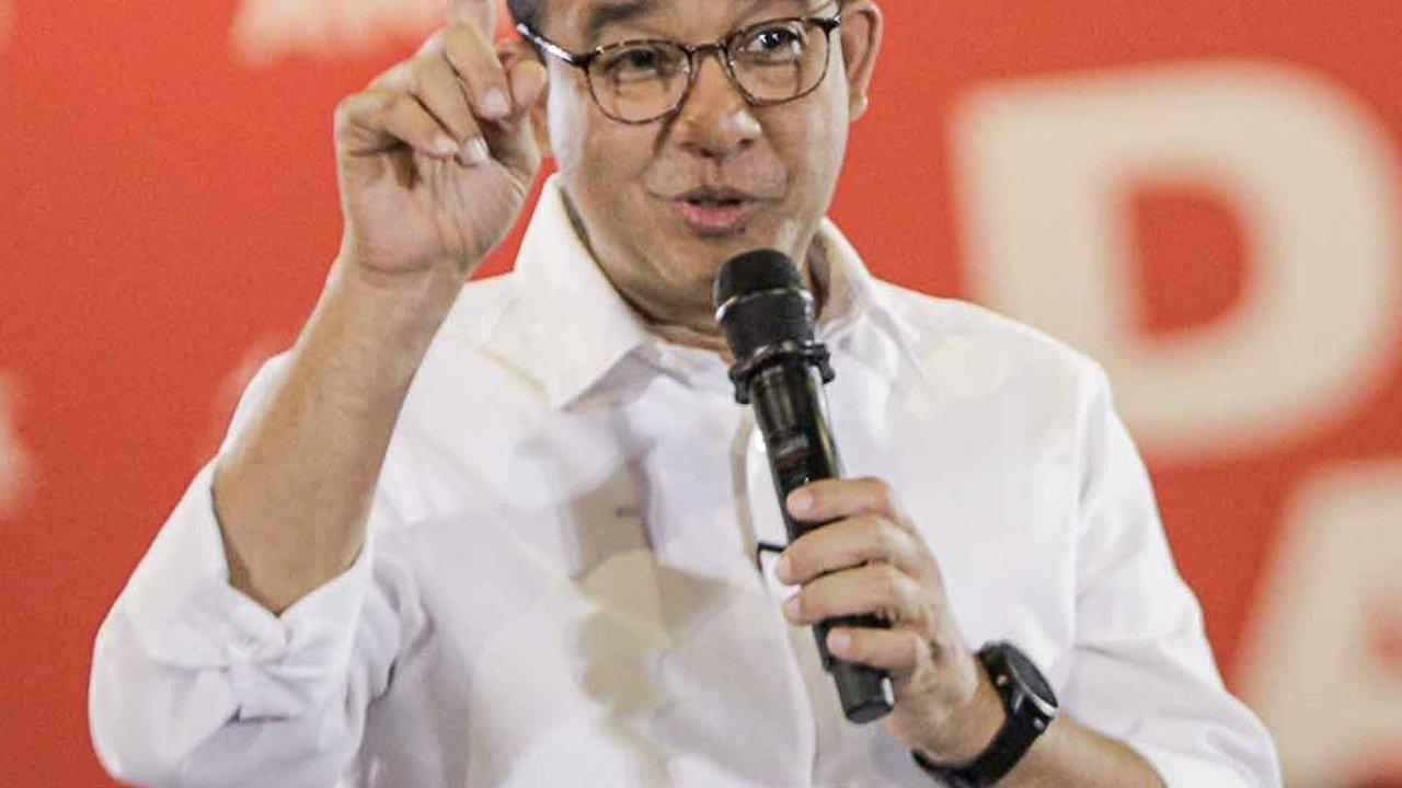 FOTO: Momen Anies Baswedan Didesak Pertanyaan Tajam Tenaga Kesehatan di Jakarta