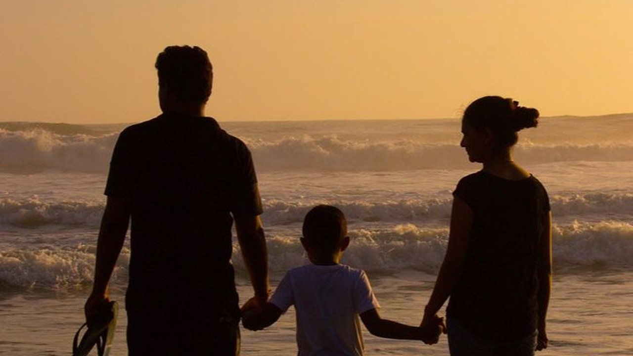 Fungsi Lembaga Keluarga dan Karakteristiknya, Lembaga Sosial yang Memiliki Peran Penting