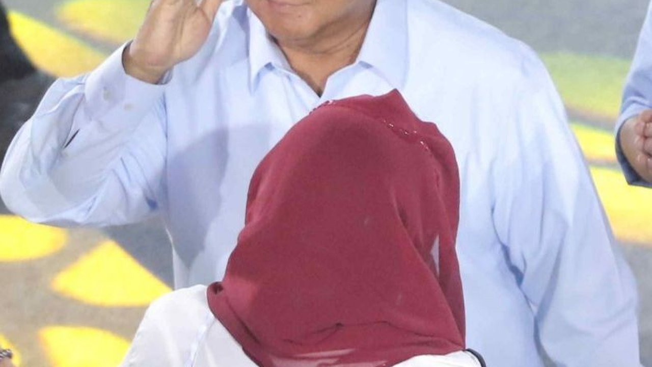 VIDEO: Momen Akrab Tiga Capres-Cawapres, Prabowo dan Anies Ngobrol Tertawa Bersama