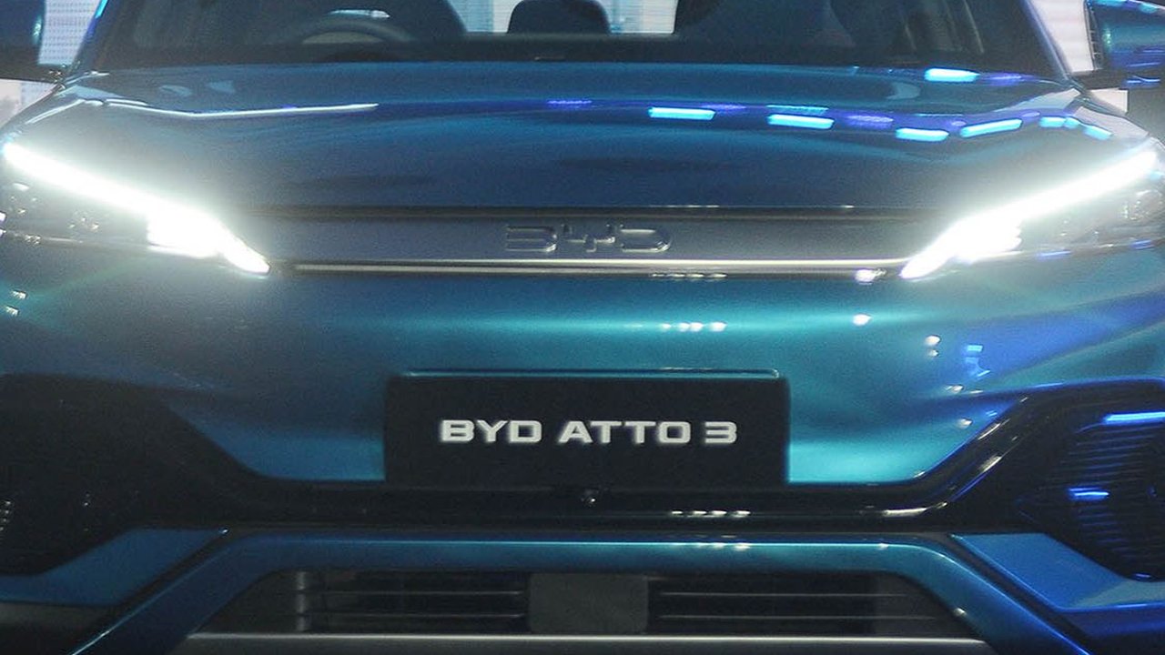 FOTO: Resmi Masuk RI, Raksasa Otomotif China BYD Langsung 'Ngegas' Luncurkan 3 Mobil Listrik
