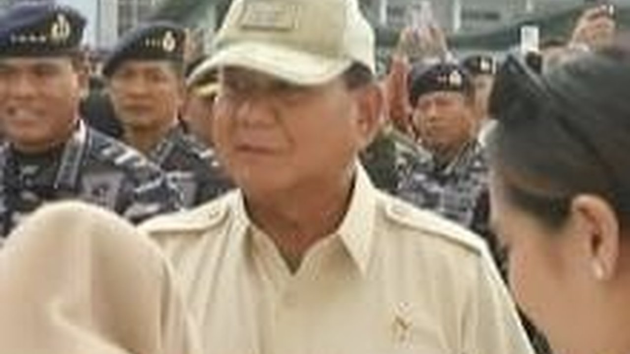 VIDEO: Prabowo Lepas KRI Radjiman Berlayar Jalankan Misi Kemanusiaan ke Palestina