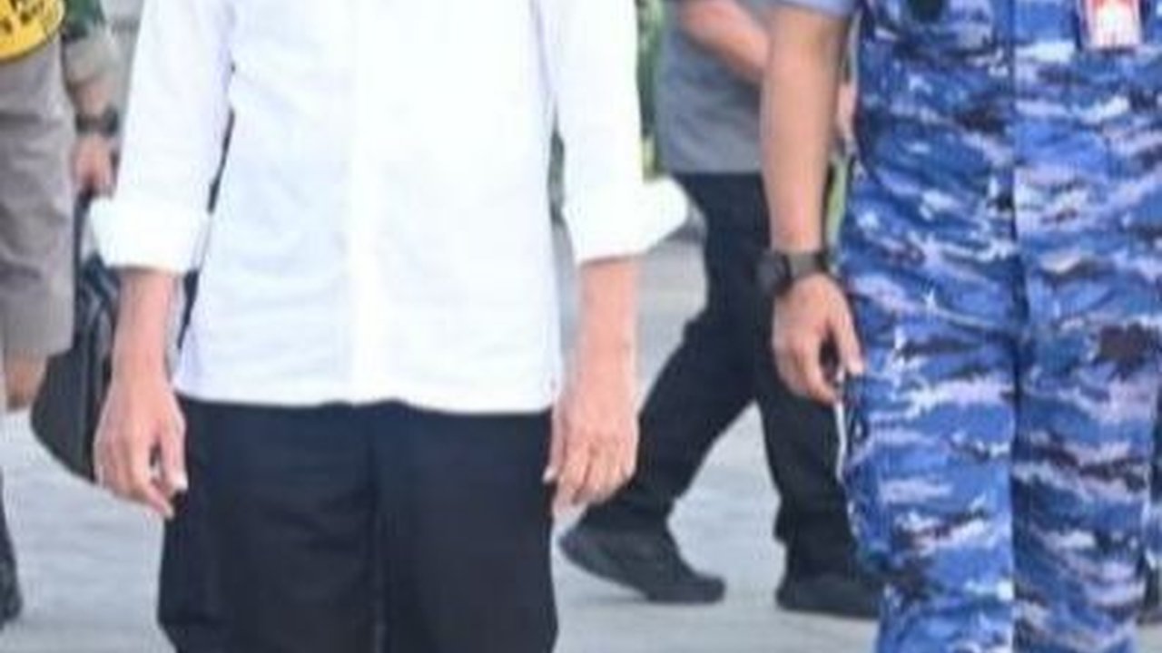 VIDEO: Jokowi Ngaku Kaget Lulusan S2 & S3 RI di Bawah 1 Persen Kalah dari Malaysia