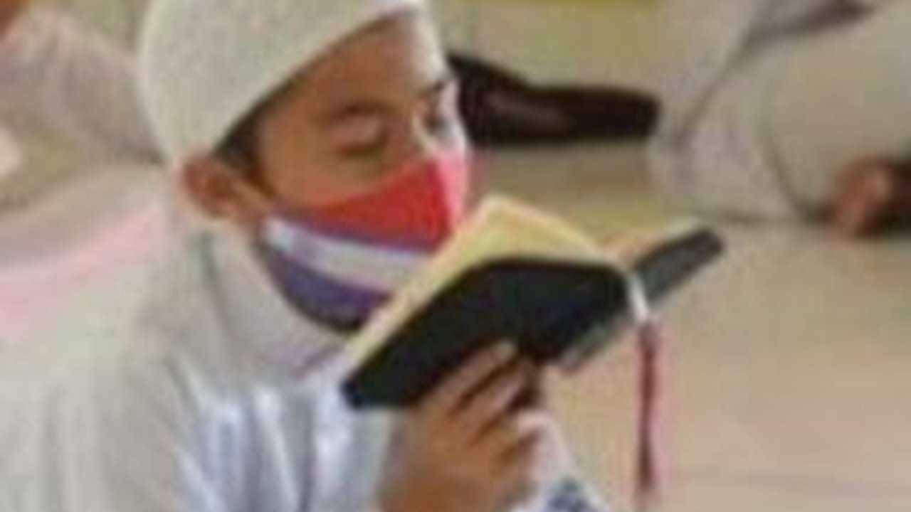 20 Pantun Santri Lucu Bikin Ngakak Guling-Guling, Menghibur Banget