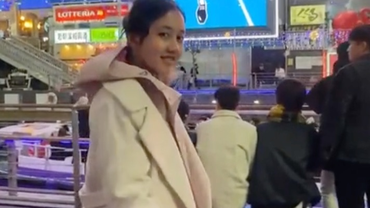 8 Momen Vania Kasir Indomaret Viral Liburan di Jepang, Wujudkan Impian