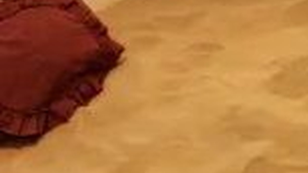 Orang Madura di Desa ini Lebih Memilih Tidur di Pasir Daripada Kasur, Ternyata ini Manfaatnya