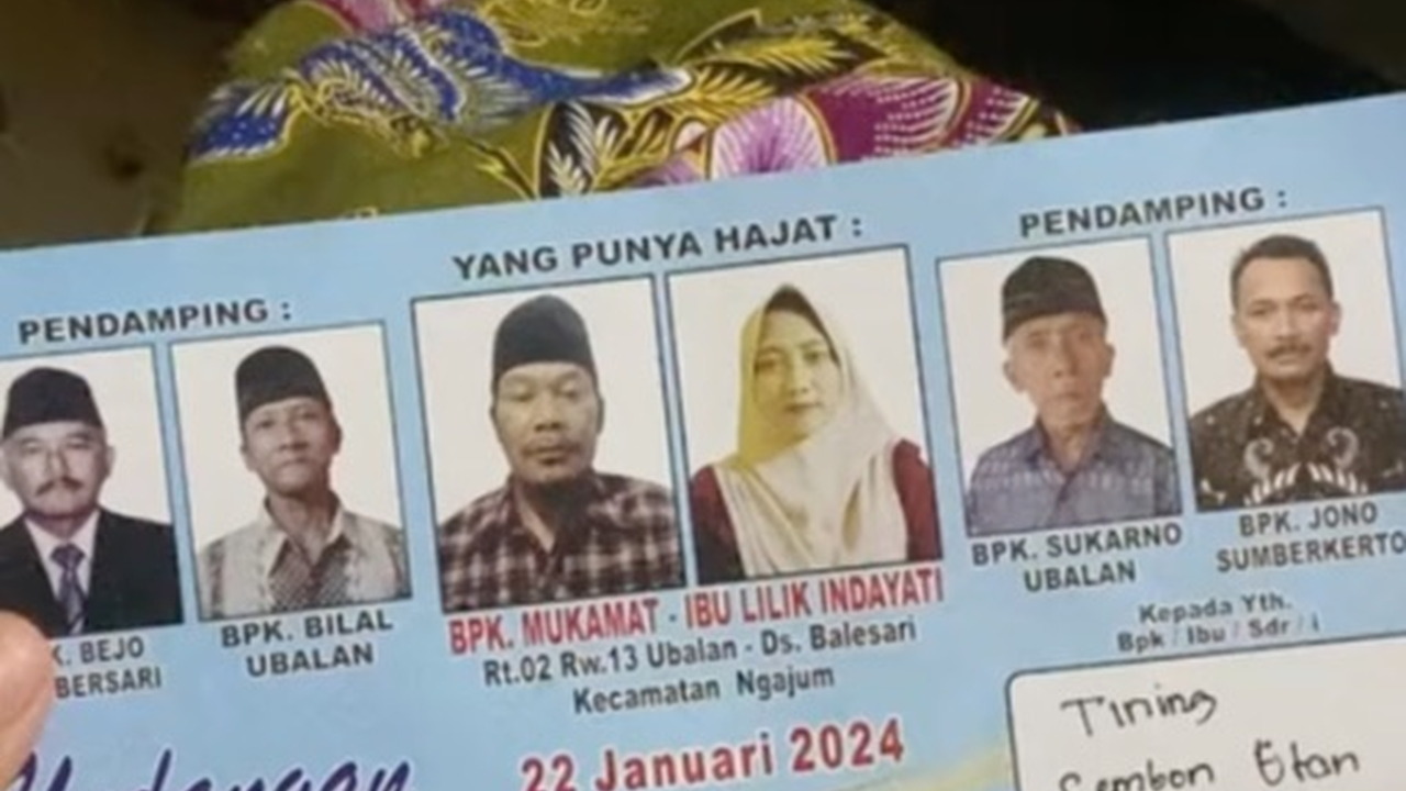 Viral Penampakan Undangan Hajatan yang Unik, Dipenuhi Foto Keluarga