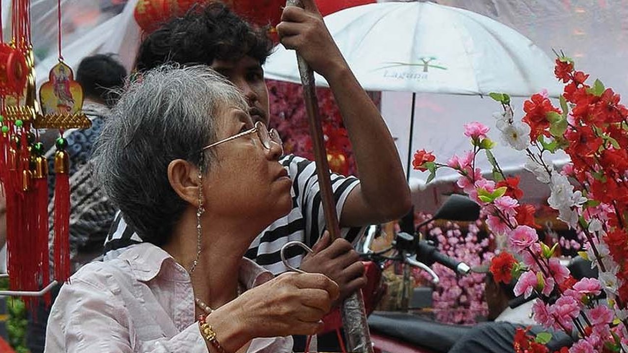 FOTO: Penjual Pernak-pernik Imlek Mulai Menjamur di Kawasan Glodok