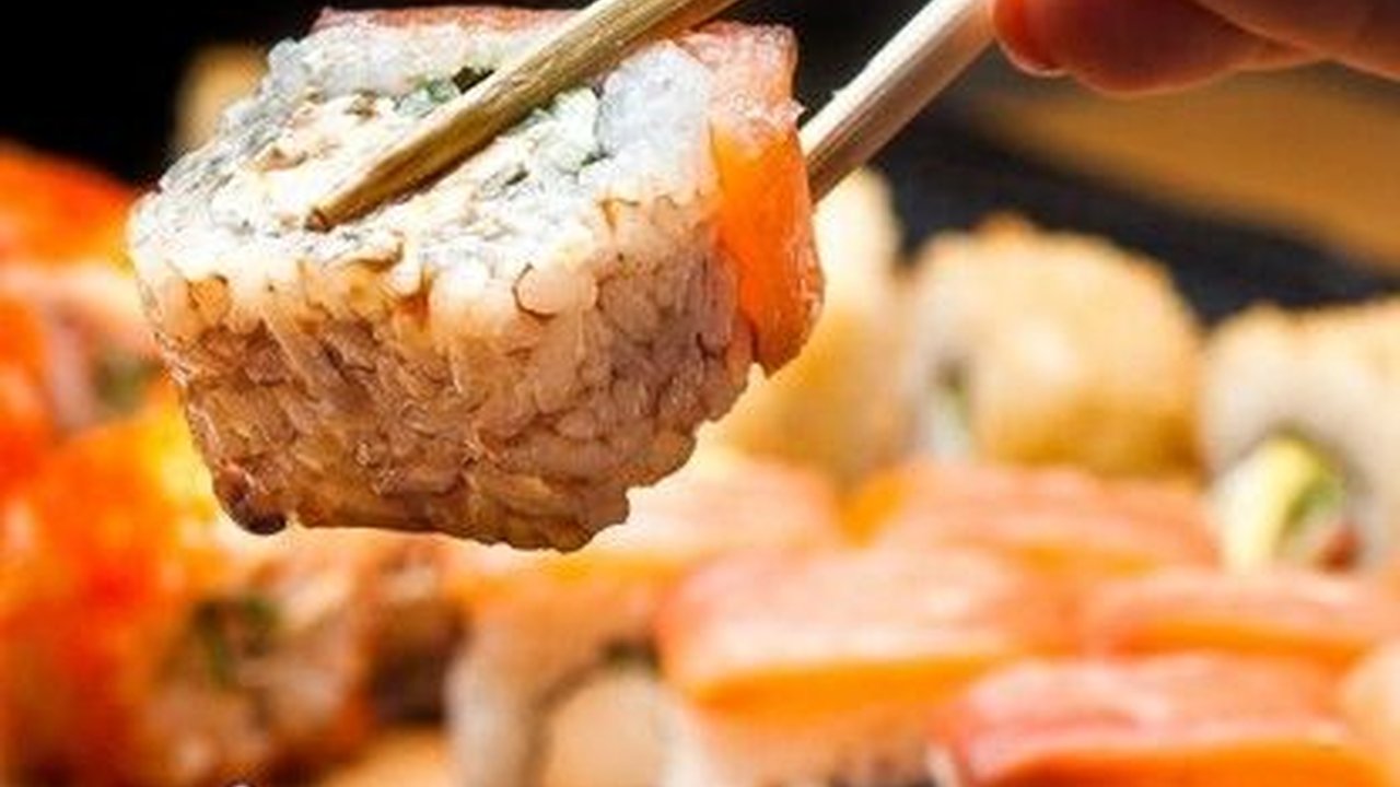 Meski Terlihat Simpel, Ternyata Makan Sushi juga Ada Aturannya Lho, Ini Caranya