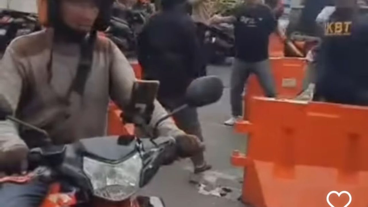 Dua Anggota Satpol PP Dikeroyok Sejumlah Orang di Pintu Masuk Mall Plaza Indonesia