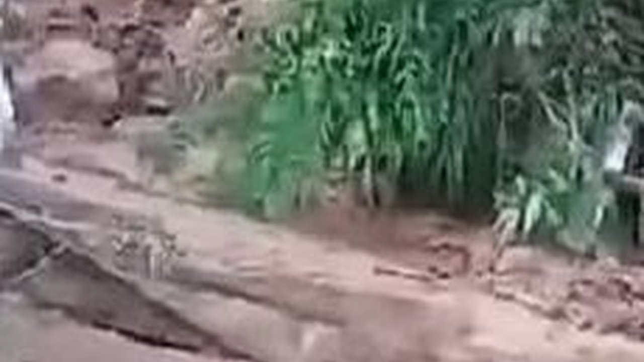 Akses Jalan Nasional Jambi ke Kerinci Putus Akibat Banjir Bandang