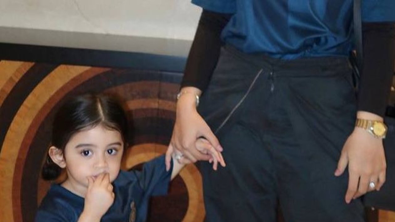 Makin Cantik Bak Boneka, Potret Terbaru Guzel Anak Margin & Ali Syakieb yang Selalu Dipuji