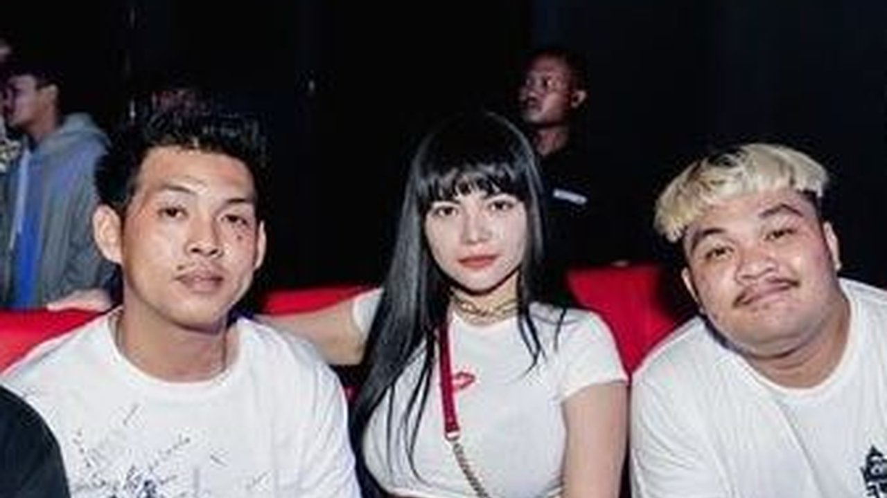 Deretan Foto-foto Kedekatan Dinar Candy dengan Anak-anak Ko Apex yang Jadi Sorotan