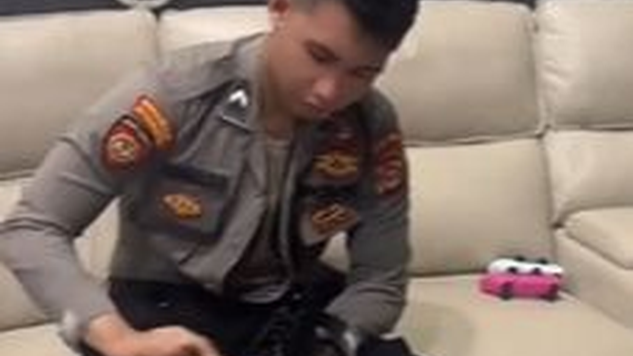 Duka Perwira Polwan Sama-Sama Polisi dengan Anaknya 'Kaos Kaki Hilang Tinggal 2 Pasang'