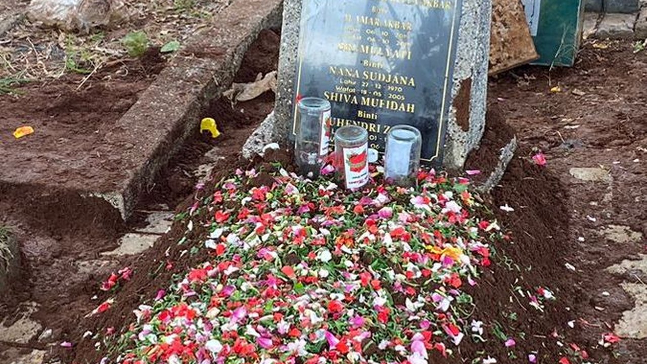 Momen Haru Ammar Zoni Ikuti Prosesi Pemakaman Ayah lewat Video Call