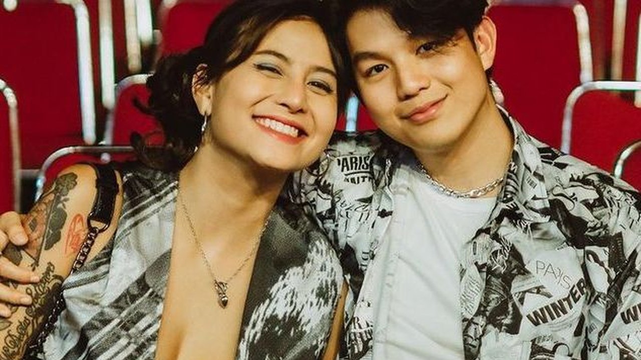 Diduga Putus, 8 Foto Romantis Awkarin dan Jonathan Alden