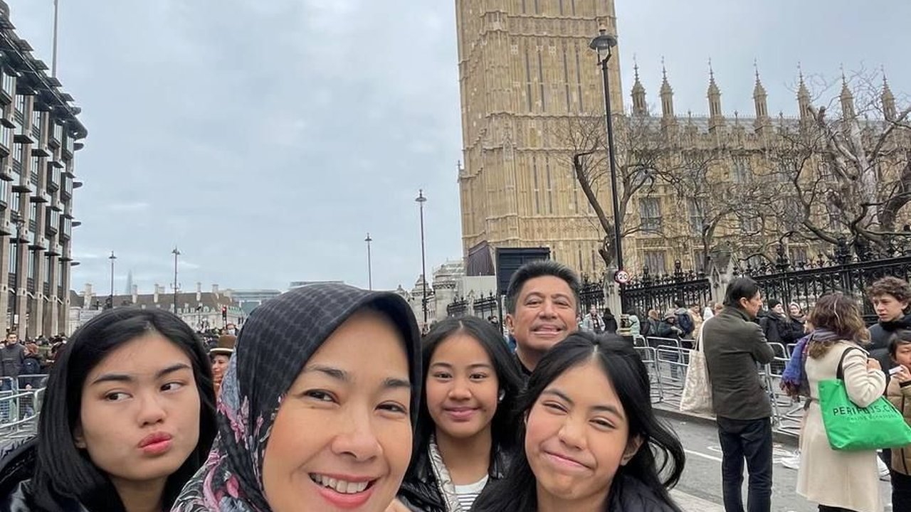 Potret Alya Rohali Liburan ke Eropa, Kunjungi Putri Cantiknya yang Kuliah di London