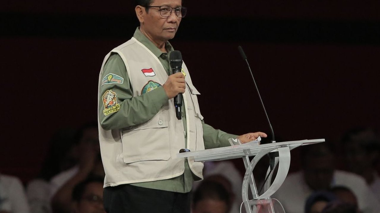 VIDEO: Tutup Debat, Mahfud Nyanyi Lagu Ebiet G Ade & Sebut Pedang Hukum Tumpul!