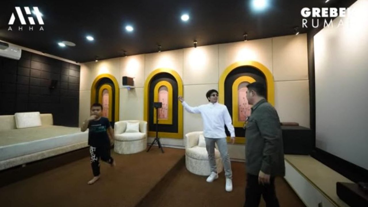 Potret Mewah Home Theater di Rumah Ustaz Solmed, Super Cozy Dilengkapi Kasur Estetik