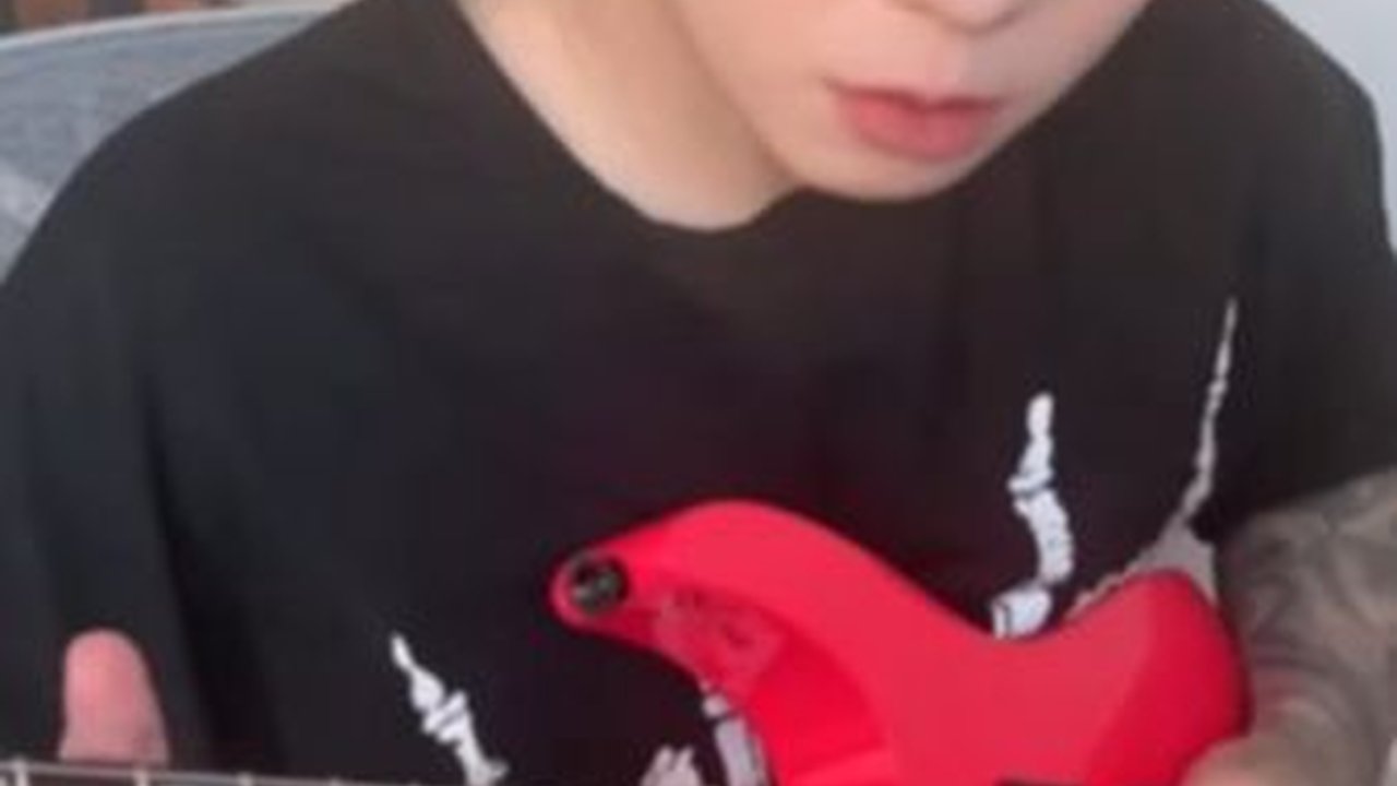 5 Musisi Cantik Tanah Air yang Berkarir sebagai Gitaris dan Bassist