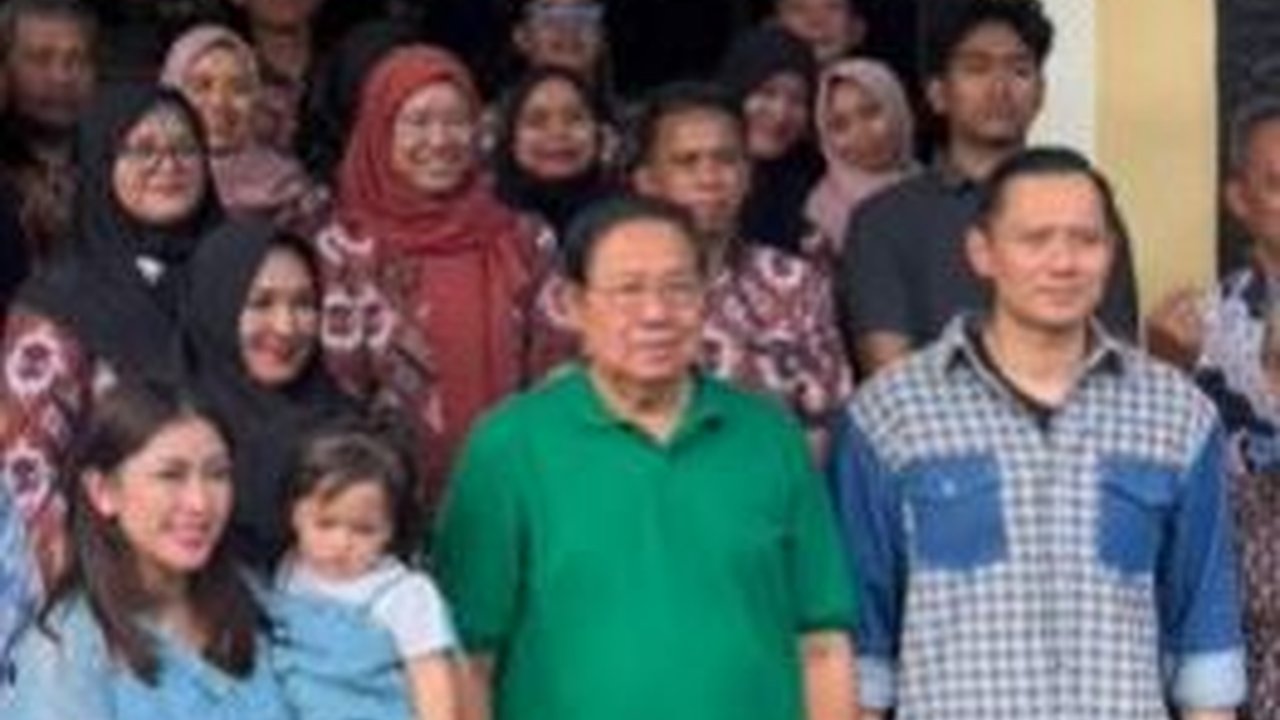 SBY Ajak Anak, Menantu & Cucu Belanja Batik, Ada Motif Spesial Bikin Ingat Mendiang Ibu Ani