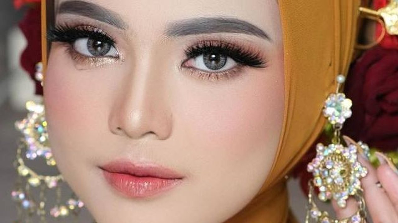 Cantik Banget Sebelum Dapat 2 Miliar, Berikut Ini Detail Makeup Putri Isnari Buat Acara Uang Panai yang Flawless
