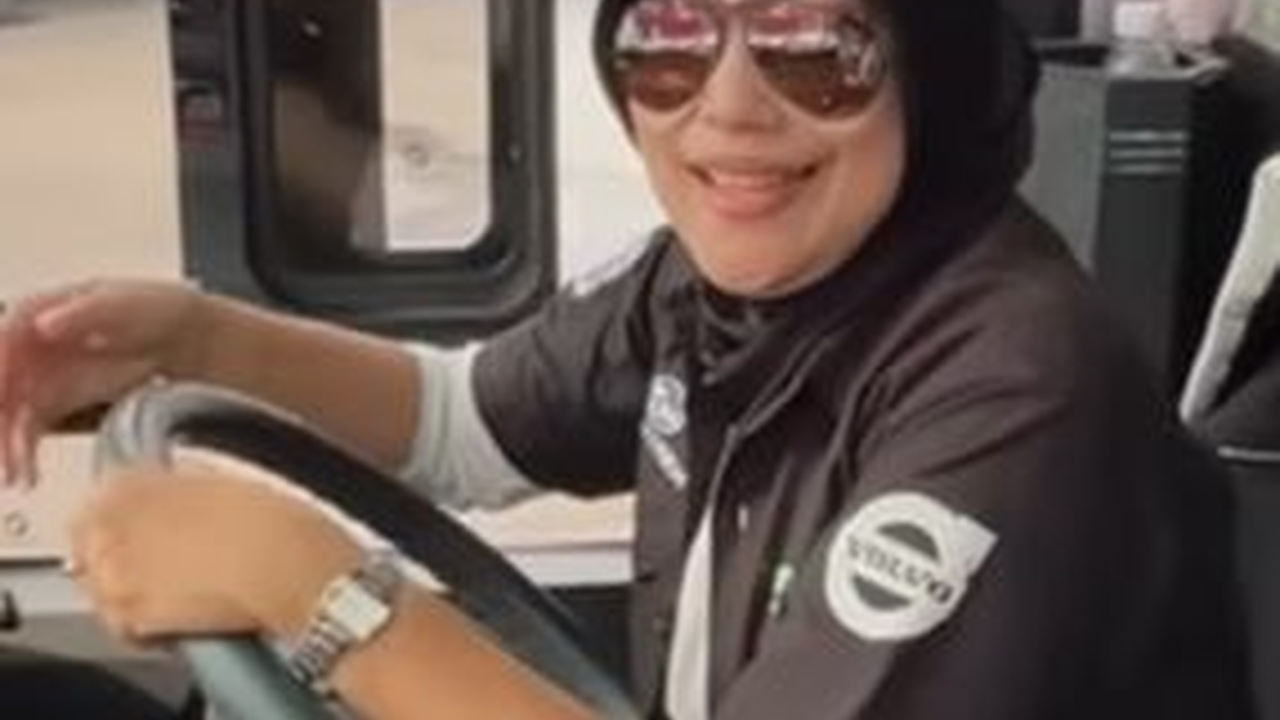 Disopiri Wanita Cantik Berhijab, Naik Bus PO Epa Star Lintas Sumatra Bikin Nyaman Penumpang Dengan Harga Tiket Rp375 Ribu