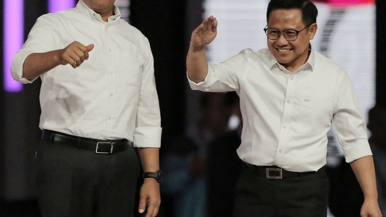 VIDEO: Live TikTok Usai Debat, Anies-Cak Imin Dapat Videotron Sentil Ijazah Asli