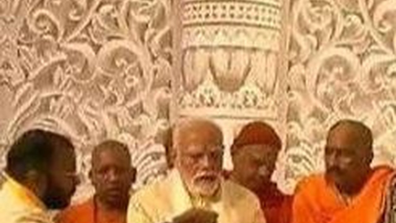 PM India Narendra Modi Resmikan Kuil Hindu di Lokasi Masjid Kuno yang Dihancurkan