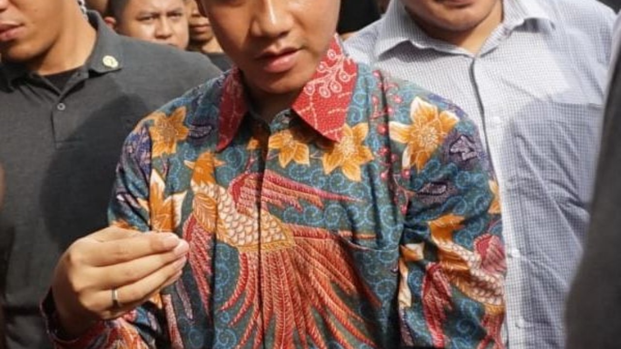 Kunjungi Ponpes di Batang, Gibran Singgung Istilah Green Jobs di Depan Santri & Santriwati