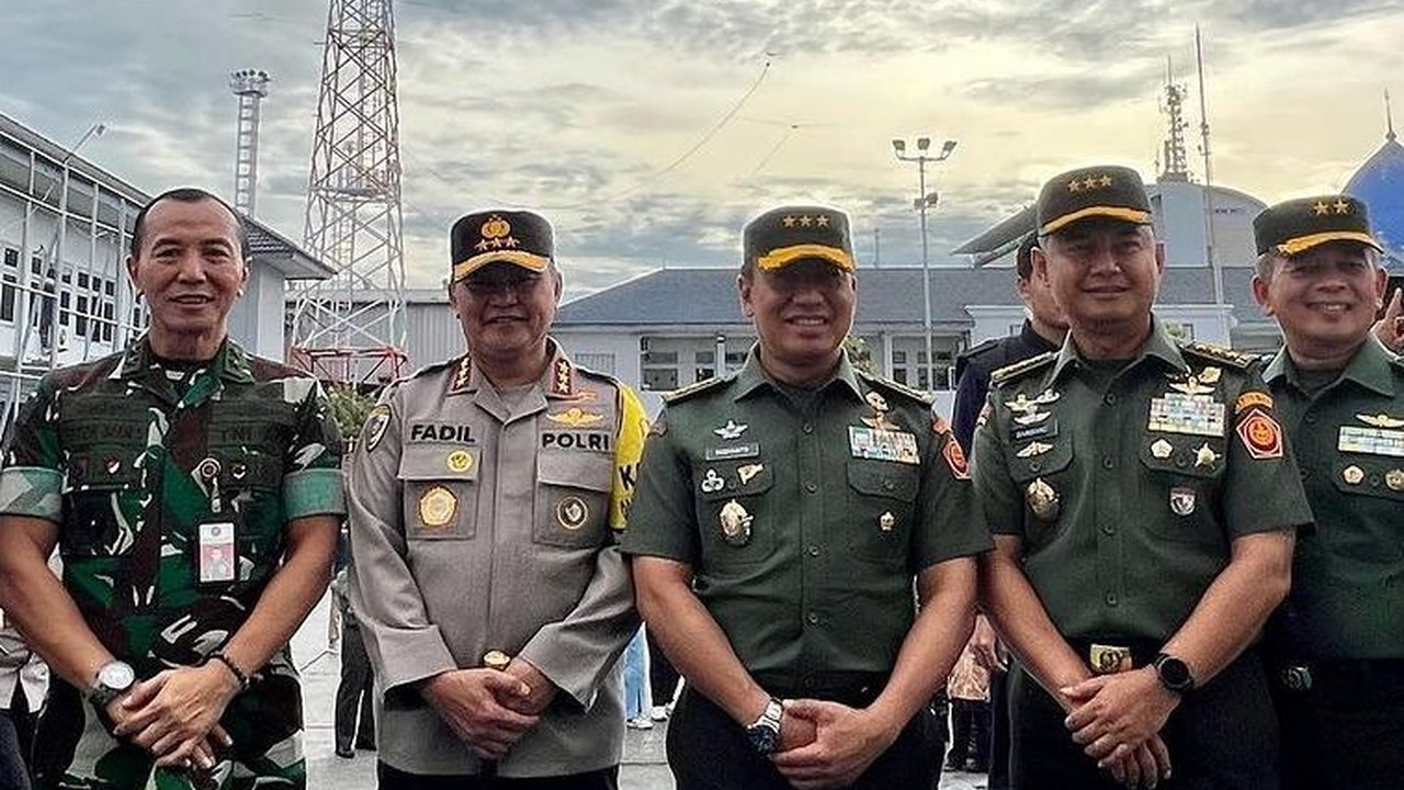 Mayjen Totok Bersama Jenderal TNI AD, AL & Komjen Polri, Ada Juga Bareng Sultan Tajir Melintir