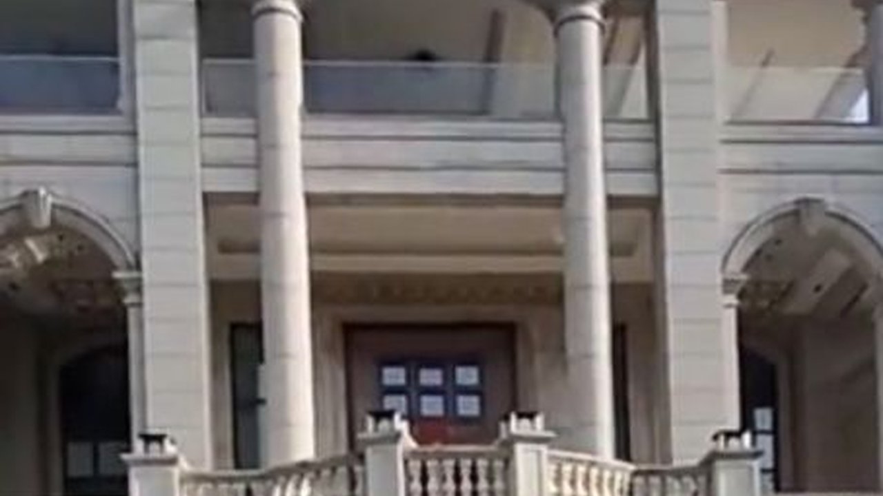 Viral Pengasuh Anak Tunjukkan Rumah Rasa Mall Milik Bosnya, Ada Bioskop di Dalam Rumah