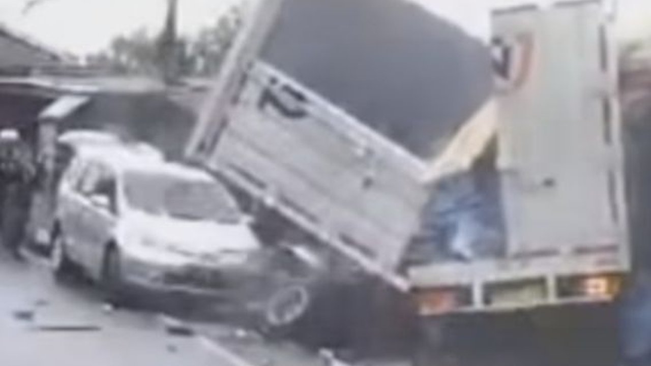 Kecelakaan Beruntun Terjadi di Jalur Puncak Bogor, Warga: Awas Setrum, Banyak Korban