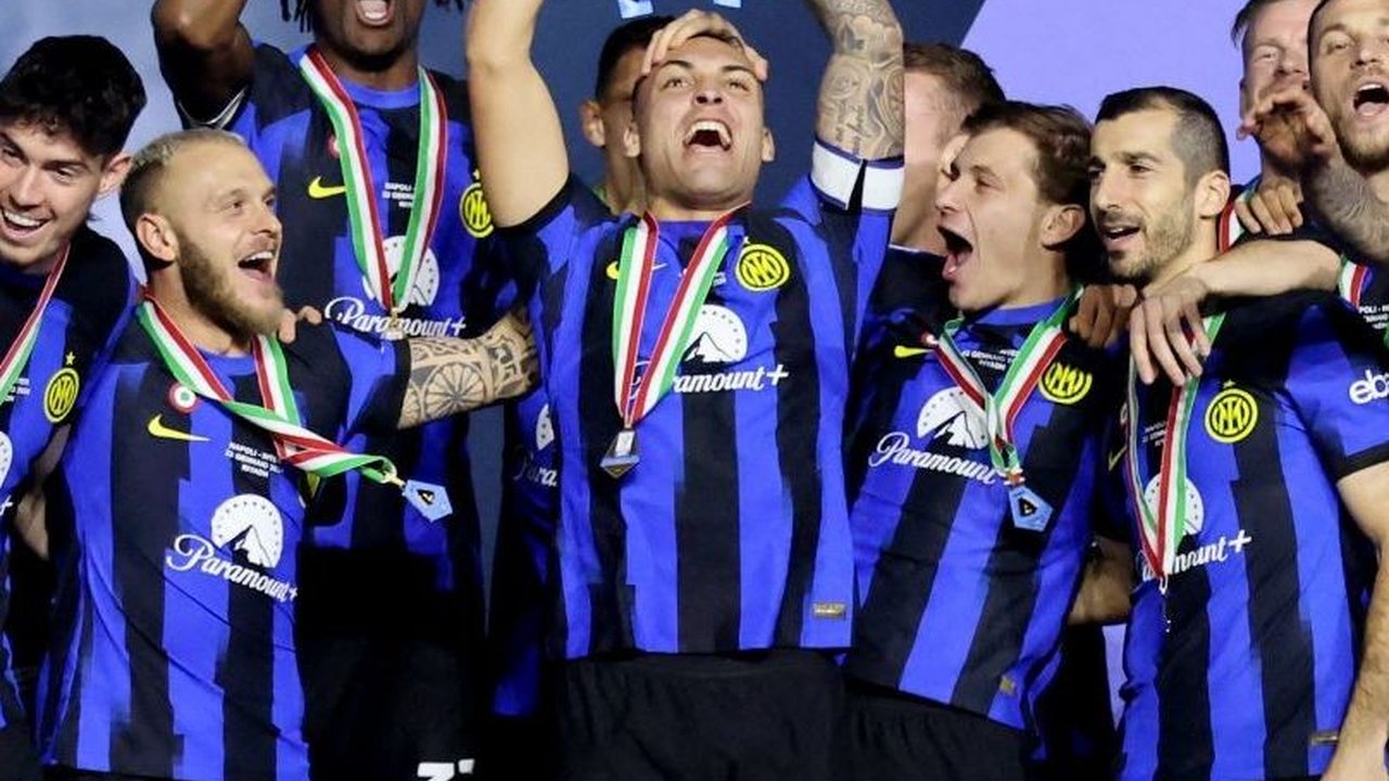 FOTO: Euforia Inter Milan Angkat Trofi Juara Piala Super Italia 2023/2024, Lautaro Martinez Memang Layak Jadi Pahlawan