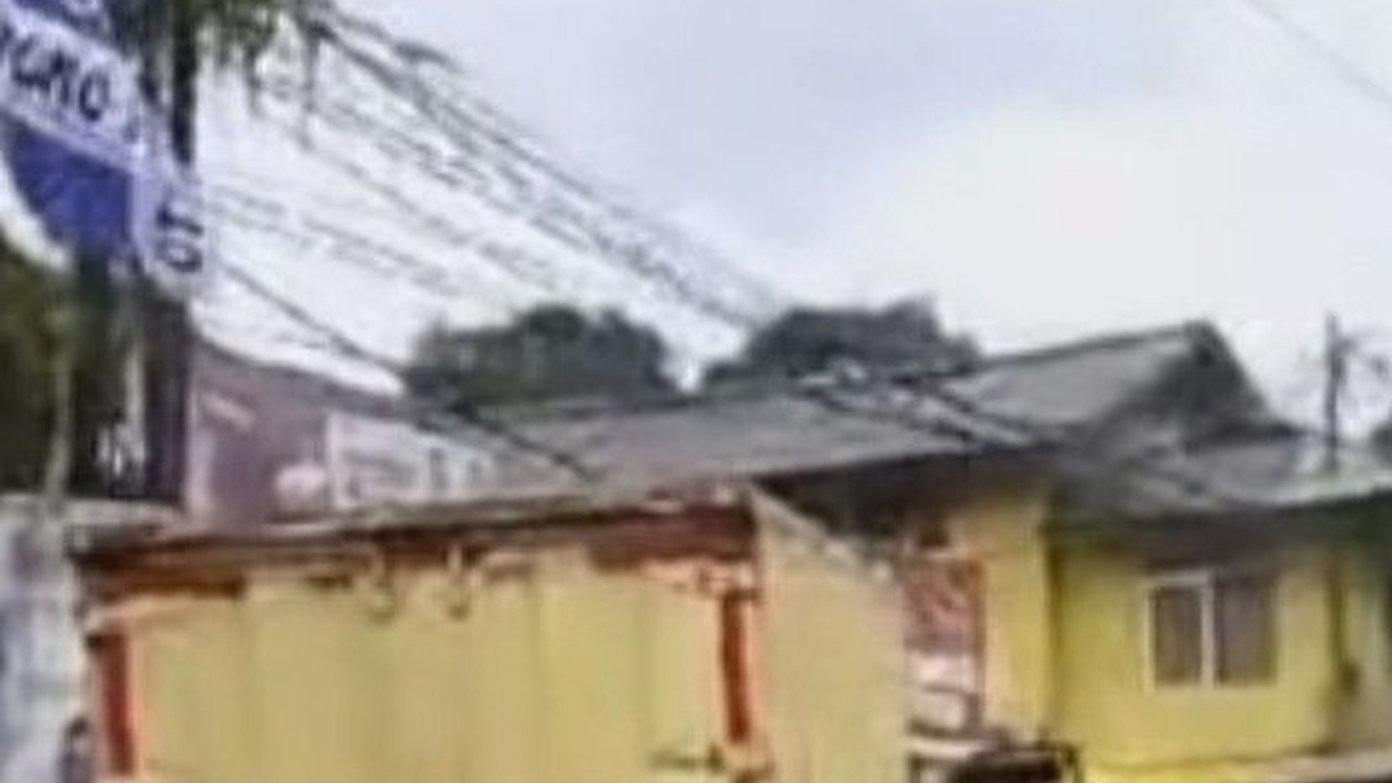 Detik-Detik Kecelakaan Beruntun 7 Mobil di Puncak, Dipicu Truk Boks Rem Blong