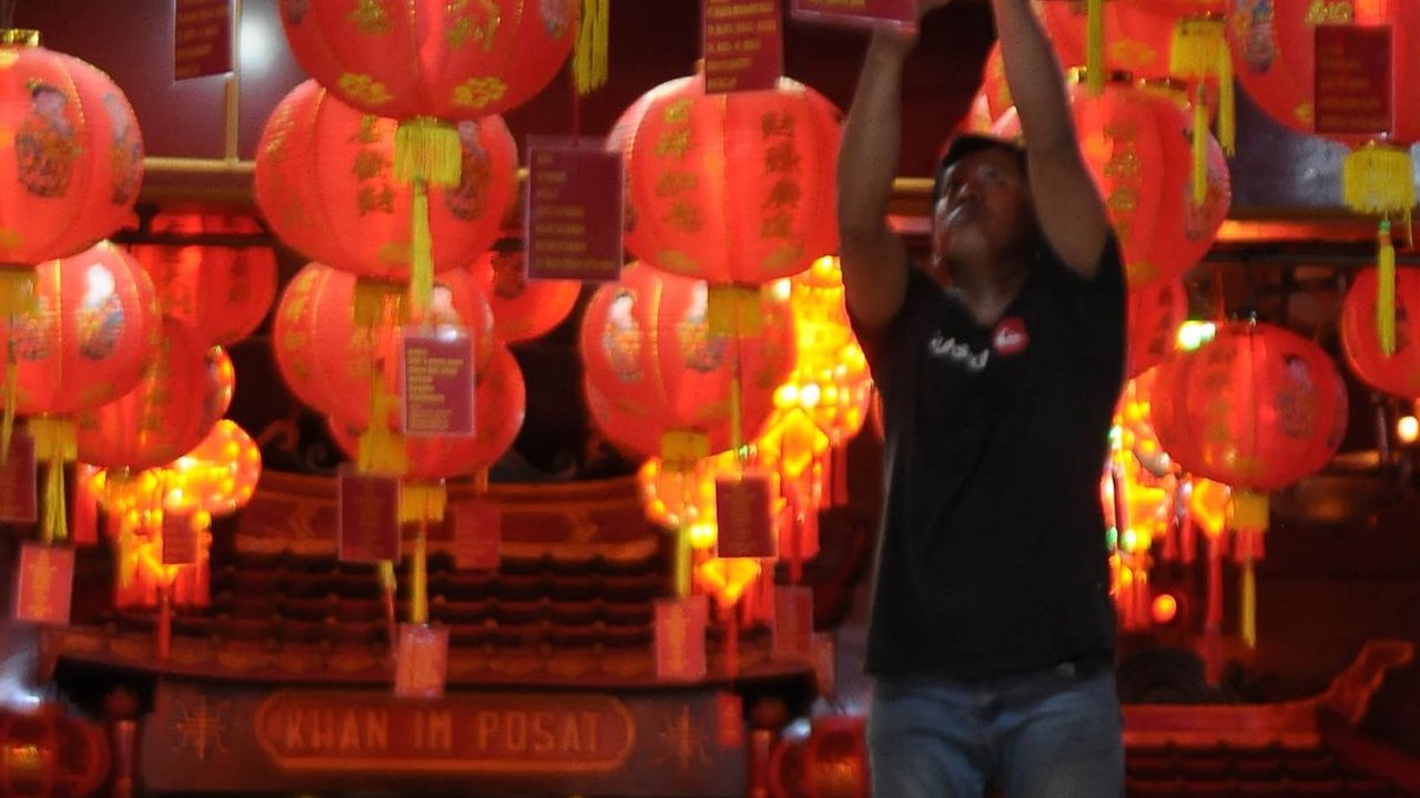 FOTO: Klenteng Hok Lay Kiong Bekasi Sambut Perayaan Imlek dengan 1.000 Lampion